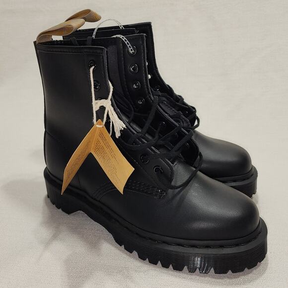 Dr. Martens Vegan Leather ALL BLACK UNISEX US SIZE (7M) AND (8W) - Picture 2 of 8